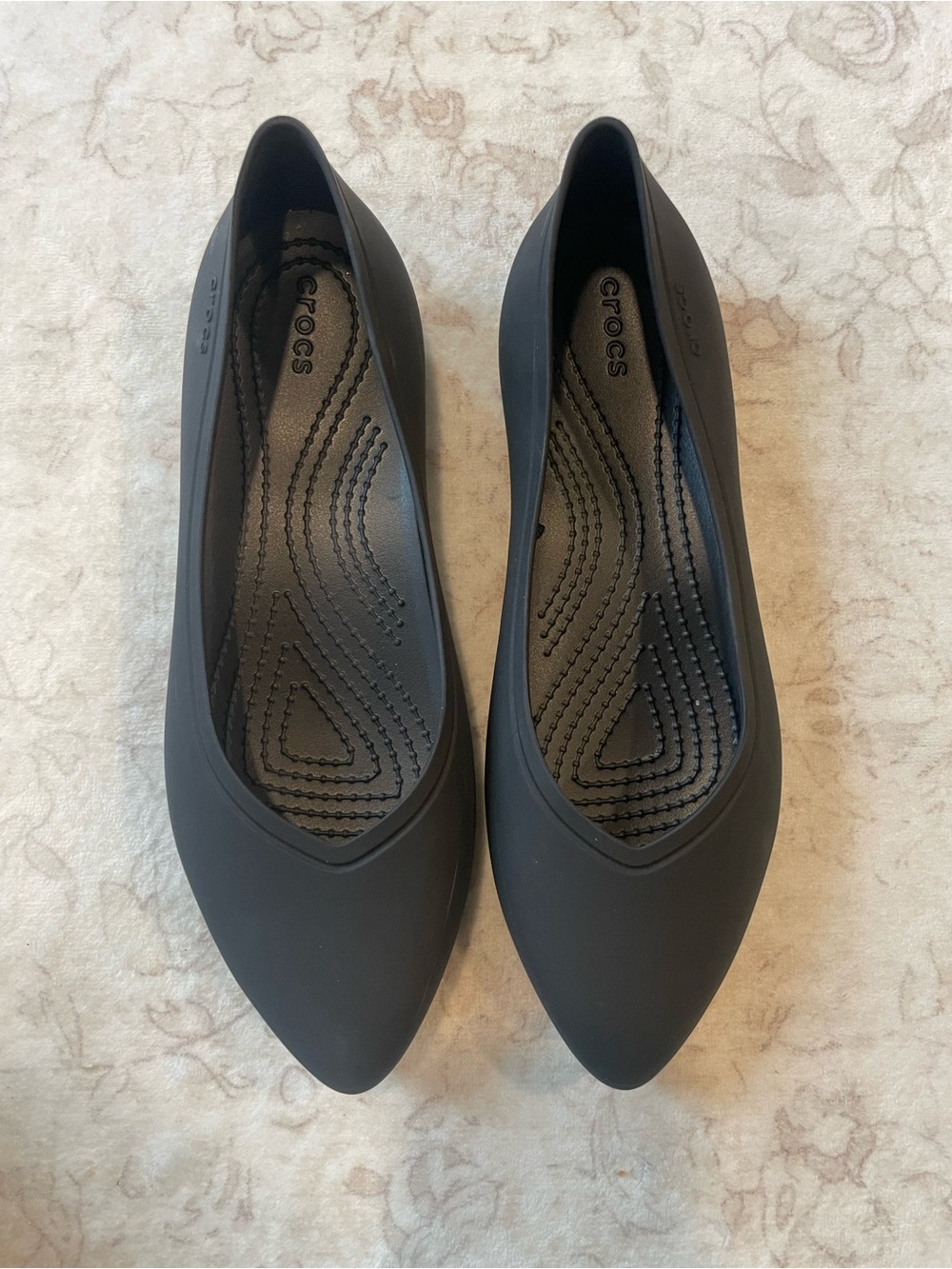 CROCS Women's Black Pointed Toe Flats